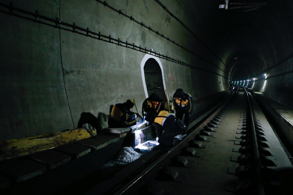 范县铁路运营隧道病害现状